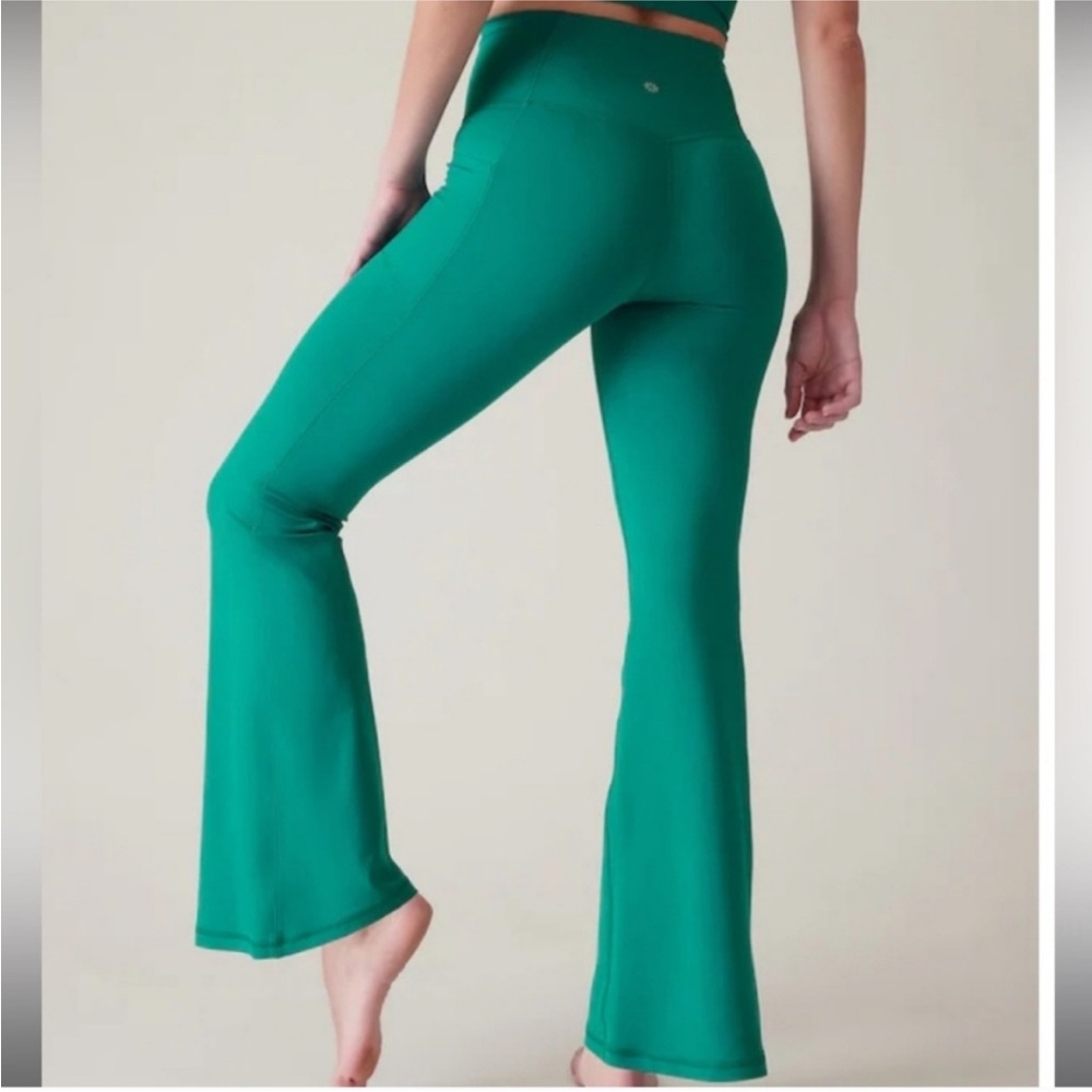 Athleta Salutation Stash Flare Pant Emerald Green Size XS